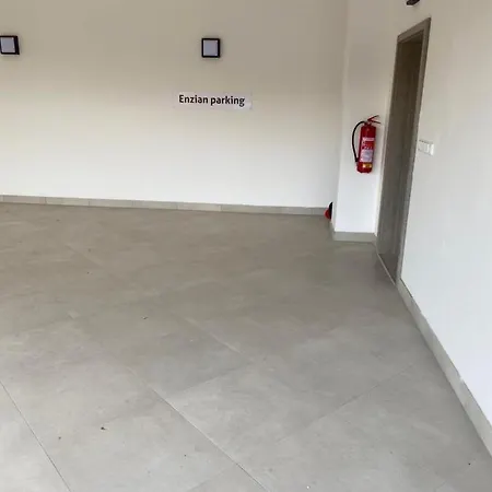 Enzian Lägenhet *